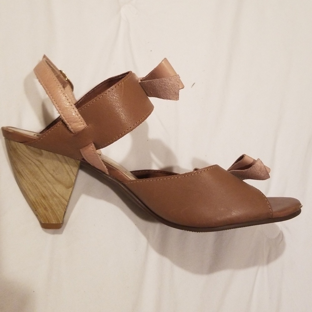 Double bow leather heels